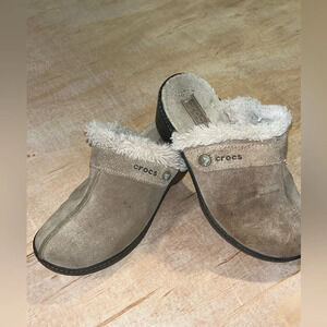 Crocs sued lined slip on clogs women’s size 8